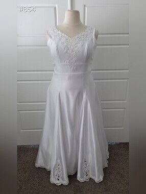 White Satin V-Neck Ballgown Gown Wedding Dress with Lace Appliqué